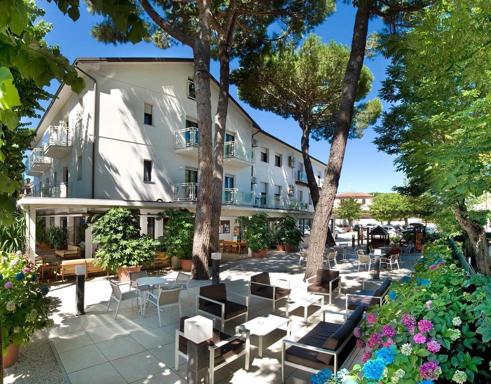 Hotel Trieste Cervia Exterior foto